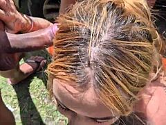 carona em troca de sexo - eles param o carro pra me foder no meio do mato