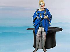 Oh maga oscura nonna, sto giocando con tette grosse e dildo da sola qui.