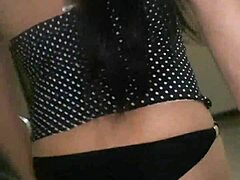 Linda Girl pokaže svojo seksi crossdressing stil