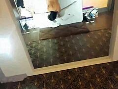 Le gusta montarse encima mío y correrse mientras explora su placer transgénero en un encuentro íntimo