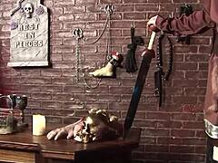 Wow, brunette rides big cock to orgasm! 😍