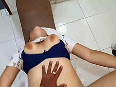 Haruskah hukum pelacur pirang bokong besar di kursi Kama Sutra?