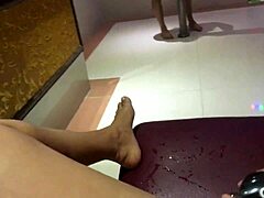 Hey, o vahşi lezbiyen kızlar otelde klitoris klitorise tribbing yapıyor, dildo paylaşarak sert boşalana kadar!