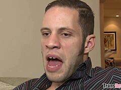 挑発的な対話-ベビーシッターはトランスセクシャル-ウルフ・ハドソン・ホリー・パーカー、ペティート18+18+シーメールアナルファックでクロスドレッシング？