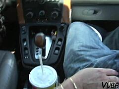 Sexo interracial con ama de casa madura tomando anal de suegro en escenario antiguo