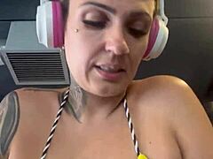 Fui Toda Suada E Toda Molhada Na Academia De Frente Da Praia De Copacabana Nossa Minha Buceta Molhada E Cheia De Sal?