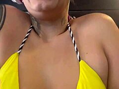 Fui Toda Suada E Toda Molhada Na Academia De Frente Da Praia De Copacabana Nossa Minha Buceta Molhada E Cheia De Sal?