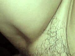 Разказът за чукане на заварената ми майка се разгръща като табу зряла среща с кумшот в забранена семейна динамика