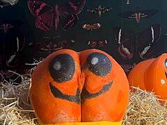Teen whore gets double creampie in pumpkin patch
