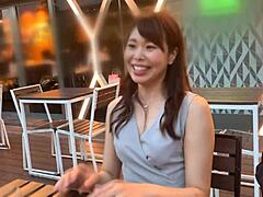 このクリアなアジアベイブ自然な胸で複数のクリームパイをハードコア自家製日本クムショットで懇願