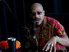 Man, die producers vragen om tests, zoveel ego hier, grappig verhaal toch, we moeten onszelf waarderen - Nego Catra op Sheer Red