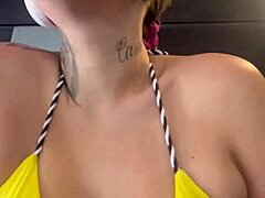 Fui Toda Suada E Toda Molhada Na Academia De Frente Da Praia De Copacabana Nossa Minha Buceta Molhada E Cheia De Sal?