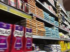 I ate a married latina woman in the outdoor market warehouse