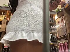 I ate a married latina woman in the outdoor market warehouse