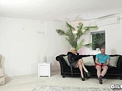 64-летняя бабуля Jacy жаждет спермы в gilf-сцене