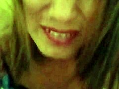 Chica trans moans in pleasure during anal fucking