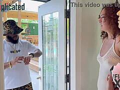 Väärä poliisi ja epäluotettava vuokraisäntä liittyvät orgiaan isoilla mustilla kirveillä