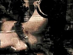 Vad händer i vintage interracial porrens underbara värld med asiatisk hårig blowjob och knullande?