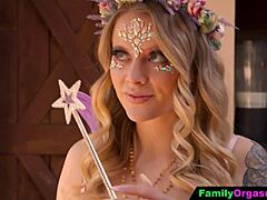 Feenhafte Stiefschwester drückt Fotze ins Gesicht vom Stiefbruder?