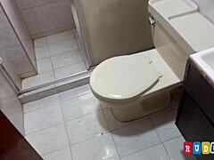 Teens Prohibidas Hermanastras Con Culos Enormes Y Casero Lujurioso!