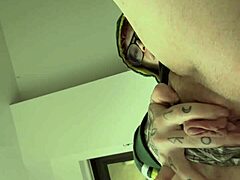 Waking up to jerk off on my pussy 😏