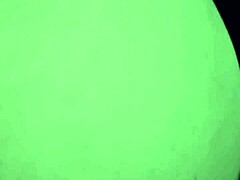 ela adora sentar assim, esposa safada de quatro e sentando só de calcinha pra mim