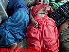 hé...megbasztam az indiai mostohaanyámat, a szűk nedves puncija olyan jó érzés volt, nem vagyok a fia viszont