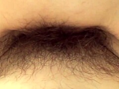 Deze Aziatische mama kreeg haar harige kut hard geneukt tot het vol zat met zaad in een stoomachtige sessie