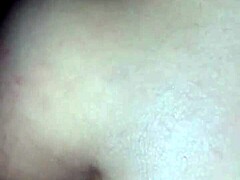 Fată vietnameză amatoare se bucură de sex anal acasă cu pula albă într-o sesiune detaliată