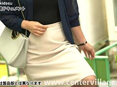 Elhiszitek ezt az amatőr ázsiai feleséget, aki csal kézi munkával és krémes puncival?!