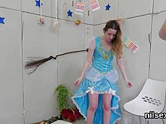 Лиса Киттен выдерживает жесткий анальный трах в сумасшедшем доме с облизыванием жопы и жопа в рот