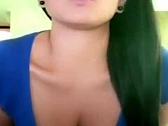 Colombian woman heats up the public outdoors with her curves.