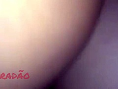 puta leiteira gets huge ass handjob?