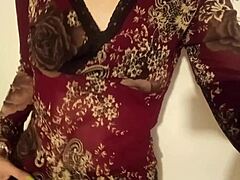 Shy latina masturbates outdoor