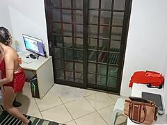 Hej, intervjujem za plesalko v nočnem klubu z roleplayjem creampie, pihanjem ritke in doggystyle. Čevlji, blondinka, casting, črne joške.