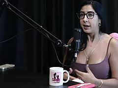 Hey, my live session leaked on Xvideos... I felt undervalued in marriage, gave tips for starters, but personal life stays repressed - Renatinha Melo.