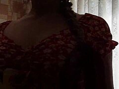 Sono venuto dalla città e ho finito per scopare una bellissima contadina bruna in camera sua