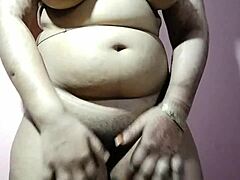 indian sexy big boobs girl in saree shows natural tits