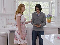 계모가 의붓아들의 왕따에게 박혀 니키 헌츠먼 엘리아스 캐시 액셀 헤이즈