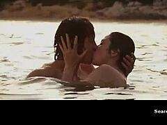 Sara Gil dans Puzzled Love, un drame topless ado 18+ de 2010