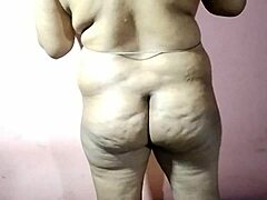 indian sexy big boobs girl in saree shows natural tits