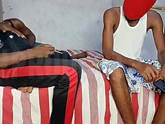 젊은 커플 나 3P 초대, 그녀 보지 딥스로트로 잘 박음