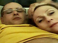 Aline gives handjob to Flavio before bed, leading to orgasm 😊