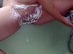 sexy milf shaves her nice pussy in bath