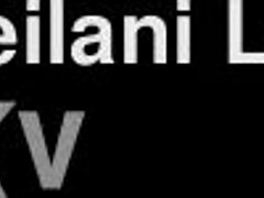 U trejleru za posao, tetovirana milf s dugom kosom i linijama od sunca lizuje pičku i liže pičku tokom kastinga