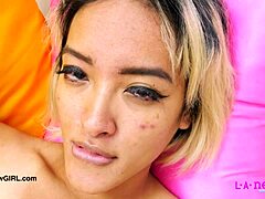 Gorgeous Asian Model Shows Her Sexy Body