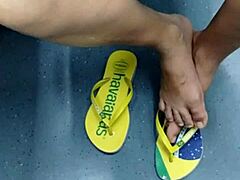 Candid Brazilian girl shows off flip flops in shoeplay