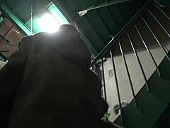 飛びっこ散歩 ～リモコンバイブ装着して夜の路地裏散歩～ 1