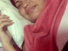 Мой молодой 18+ бык заметил, что куколд ушел рано, и разбудил меня, чтобы трахнуть большую пизду