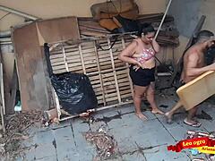 Gordinha da culo al cuñado en casa abandonada